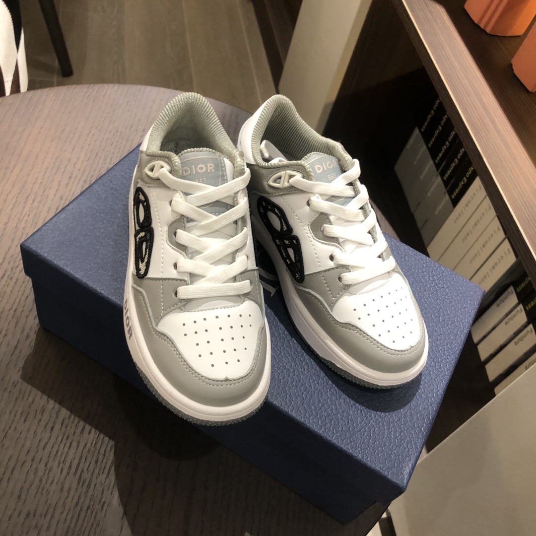 Children's shoes child